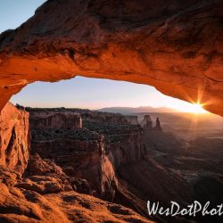 Daybreak at Mesa Arch